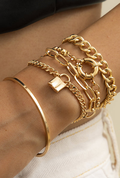 BRACELET SET WITH GOLDEN CLASP