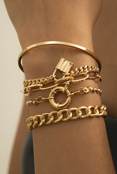 BRACELET SET WITH GOLDEN CLASP