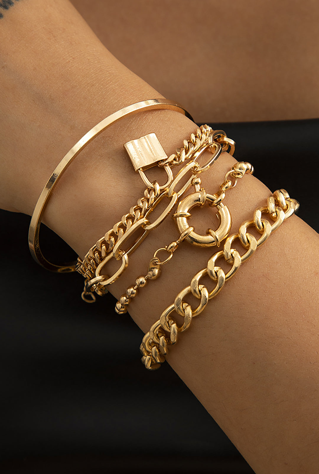 BRACELET SET WITH GOLDEN CLASP