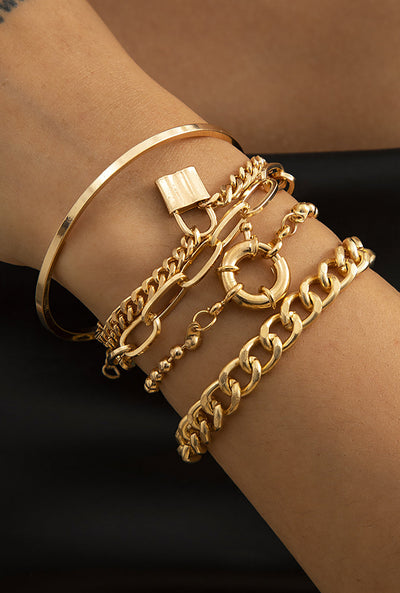 BRACELET SET WITH GOLDEN CLASP